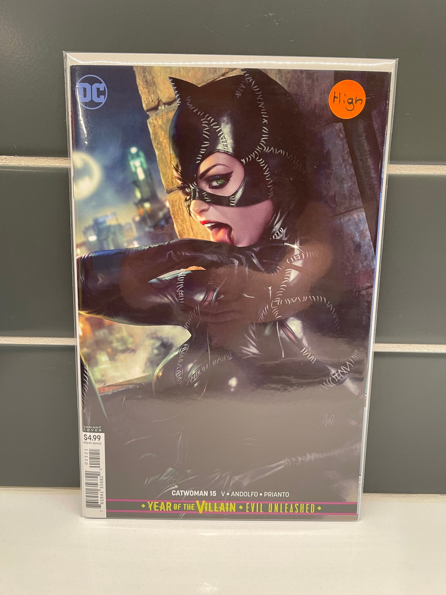 Catwoman 15 Artgerm Variant (2019)