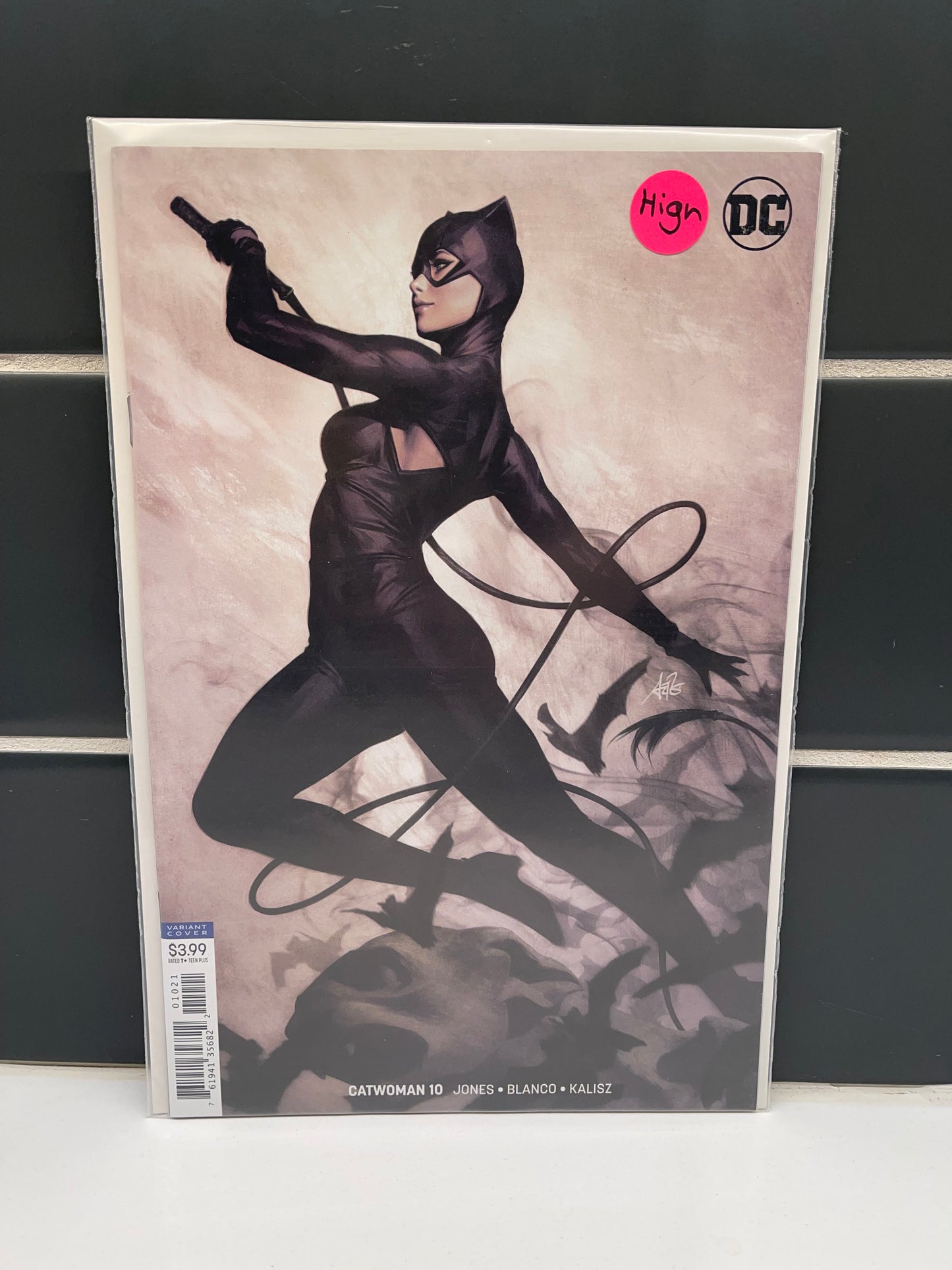 Catwoman 10 Artgerm Variant (2019)